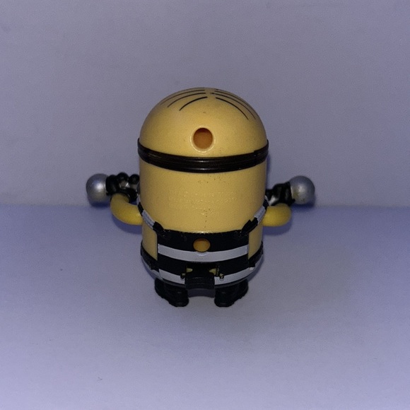 2017 Minions Despicable Me 3 Pumping Iron Prison Minion McDonald's Toy - Picture 3 of 3